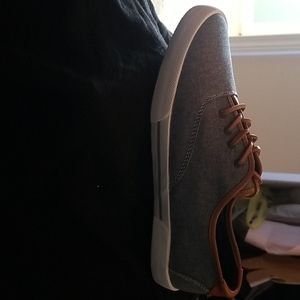 Casual shoes